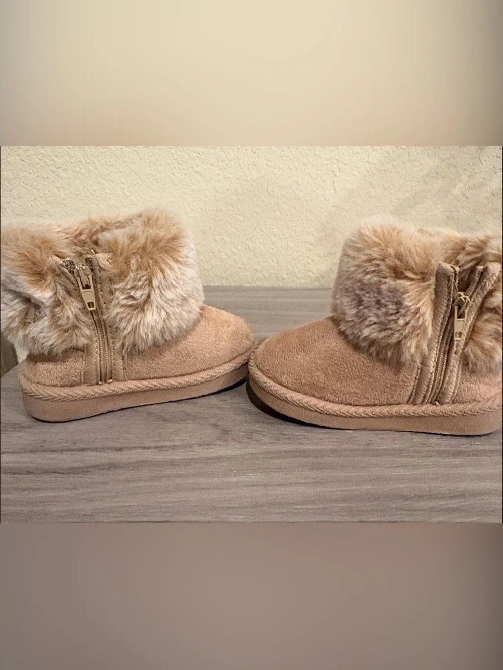 Toddler Cozy Faux-Fur Tan Boots size 3. Ankle boots and Mid Boots